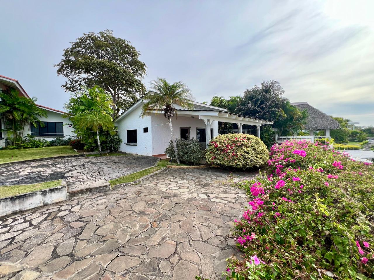 PHOTO-2026-05-25-10-43-44 31 CHUMICO LAS GUIAS CASA FRENTE AL MAR