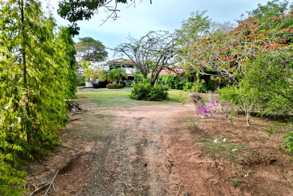 CHUMICO LAS GUIAS CASA FRENTE AL MAR