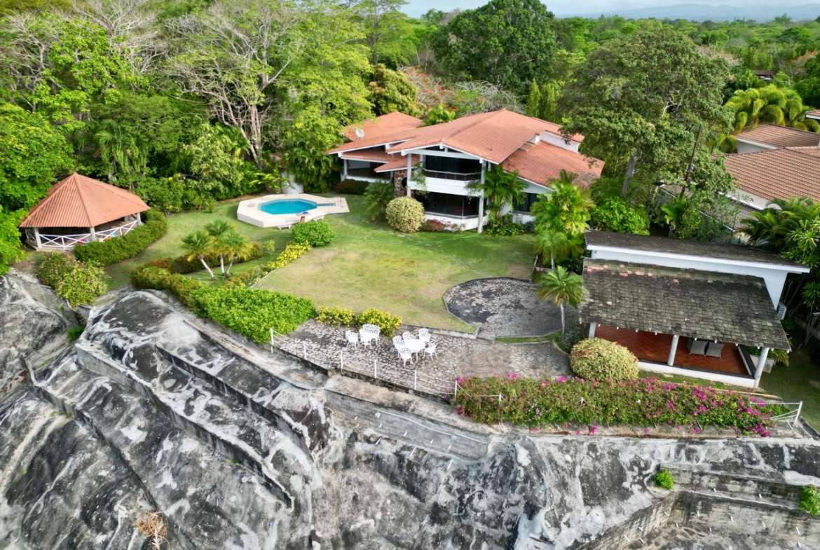 CHUMICO LAS GUIAS CASA FRENTE AL MAR