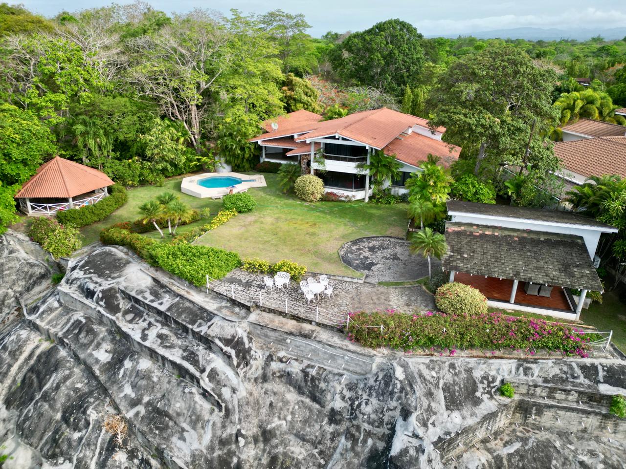 PHOTO-2026-05-25-10-44-57 4 CHUMICO LAS GUIAS CASA FRENTE AL MAR