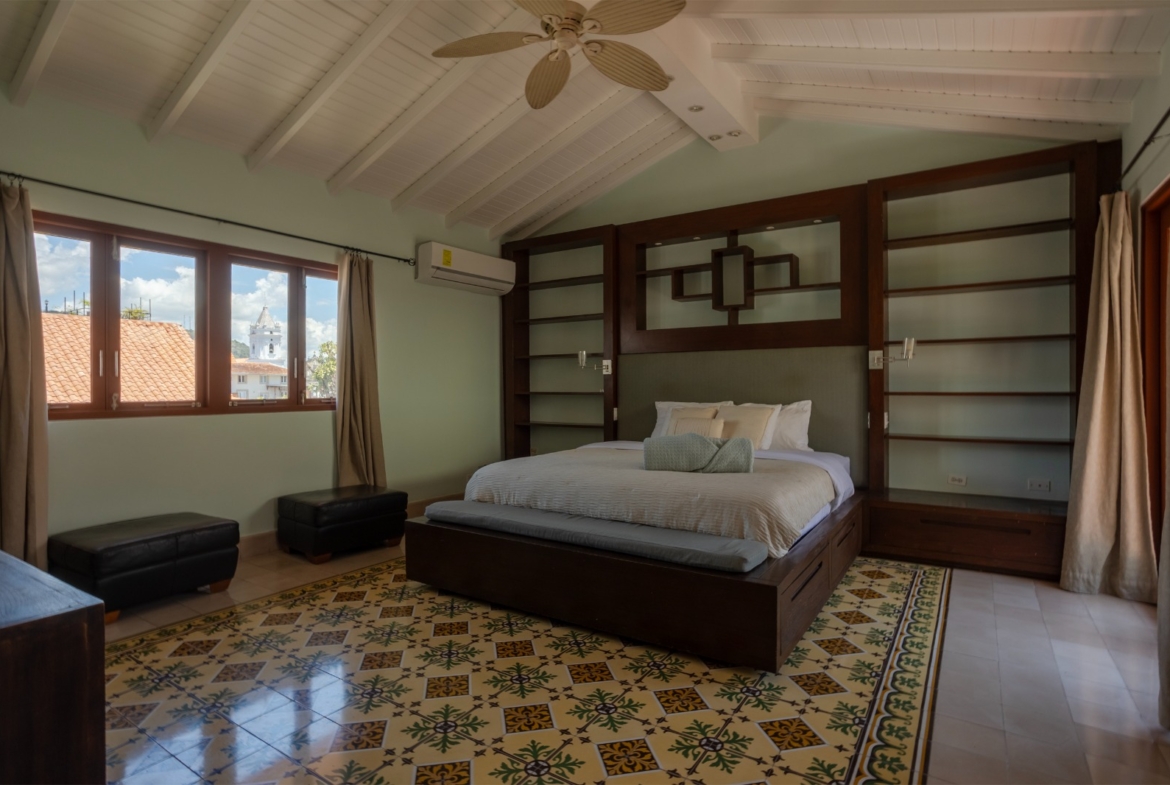 PH CUATRO CASAS CASCO VIEJO PANAMA FOR SALE