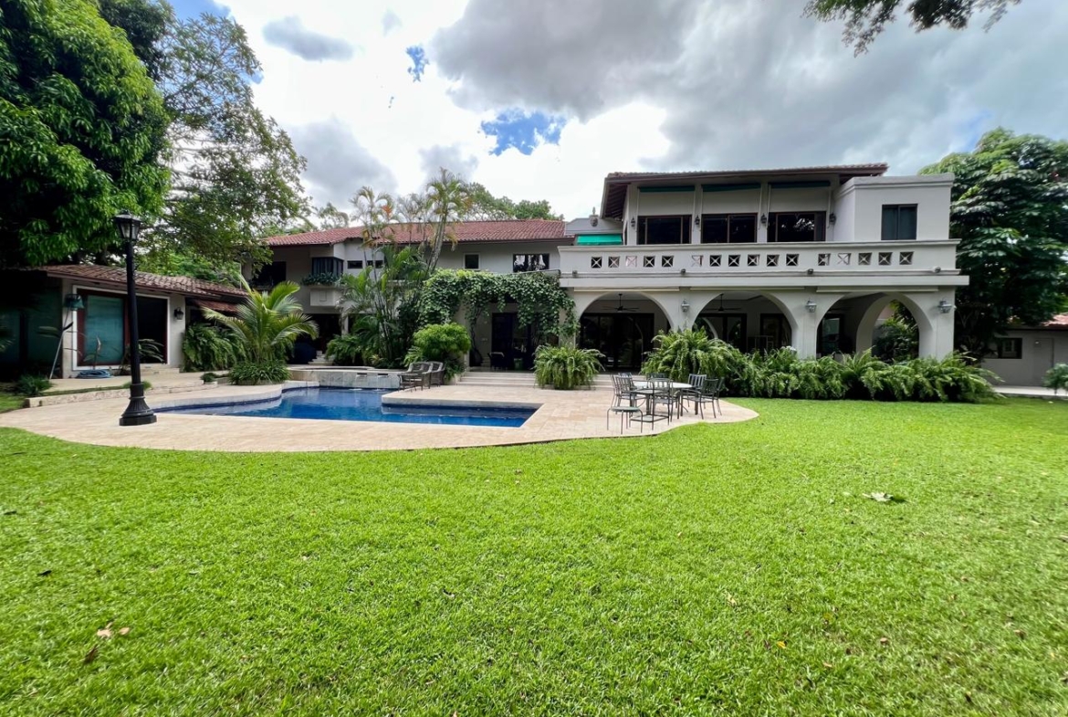 ALTOS DEL GOLF MANSIÓN EN VENTA O ALQUILER