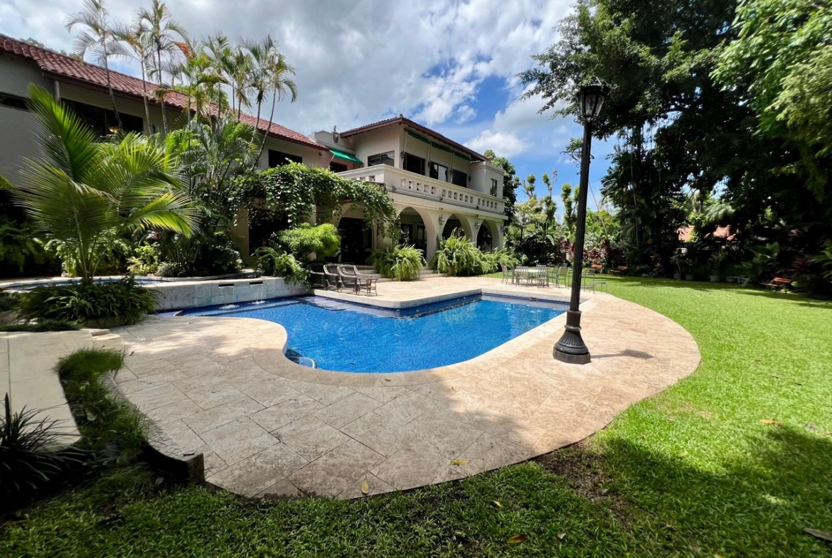 ALTOS DEL GOLF MANSIÓN EN VENTA O ALQUILER