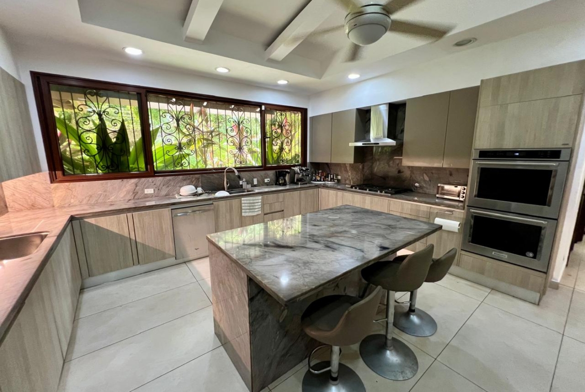 ALTOS DEL GOLF MANSIÓN EN VENTA O ALQUILER