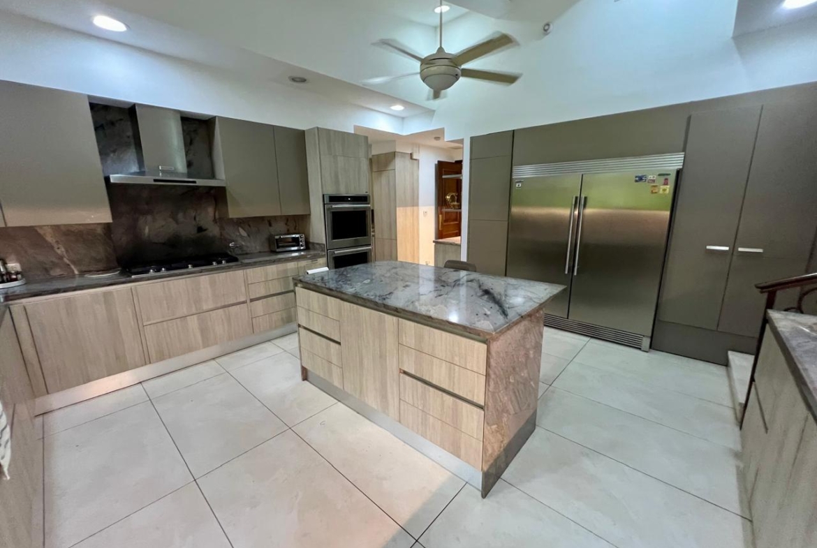 ALTOS DEL GOLF MANSIÓN EN VENTA O ALQUILER