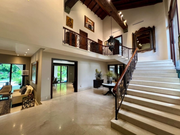 ALTOS DEL GOLF MANSIÓN EN VENTA O ALQUILER