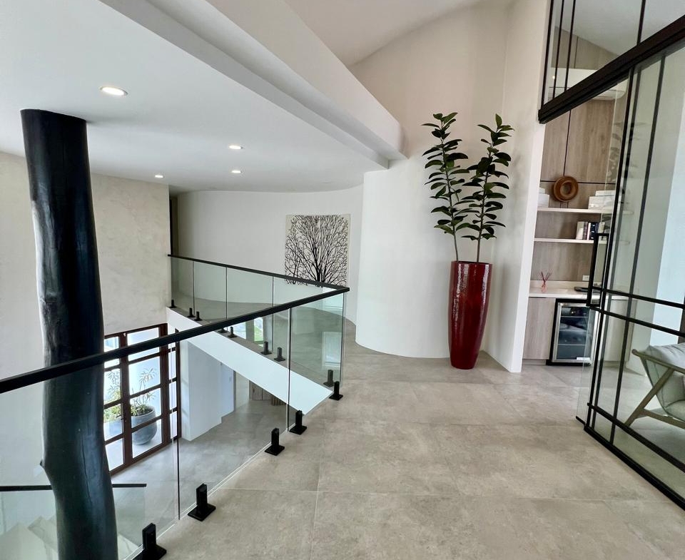 LAS GUÍAS DE ORIENTE – CHUMICO REDONDO ESTATE FRENTE AL MAR