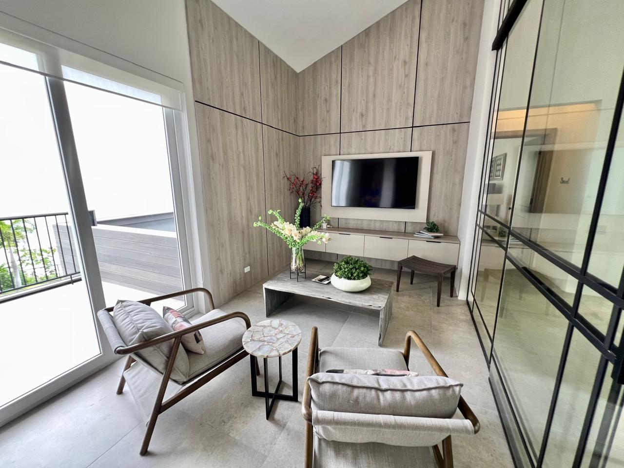 PHOTO-2026-08-06-18-58-50 19 LAS GUÍAS DE ORIENTE – CHUMICO REDONDO ESTATE FRENTE AL MAR