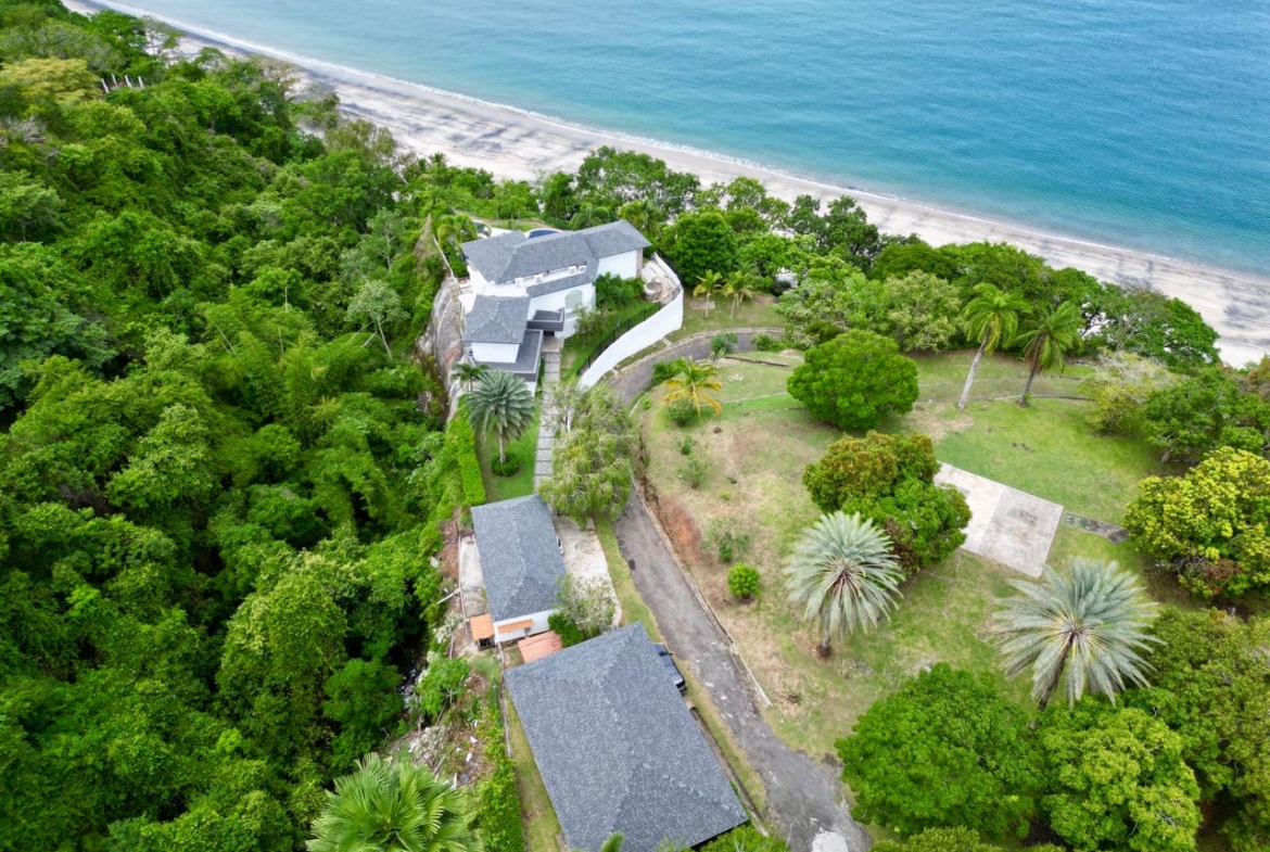 LAS GUÍAS DE ORIENTE – CHUMICO REDONDO ESTATE FRENTE AL MAR