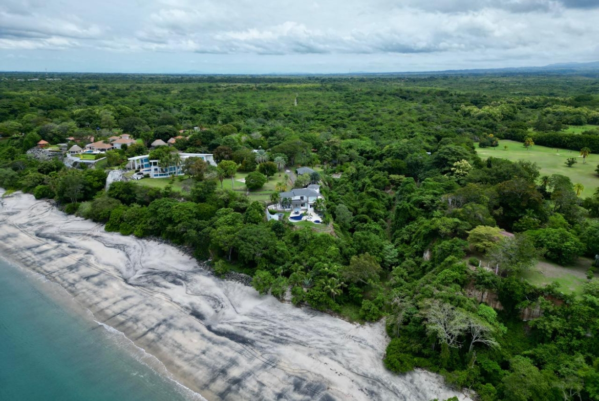 LAS GUÍAS DE ORIENTE – CHUMICO REDONDO ESTATE FRENTE AL MAR