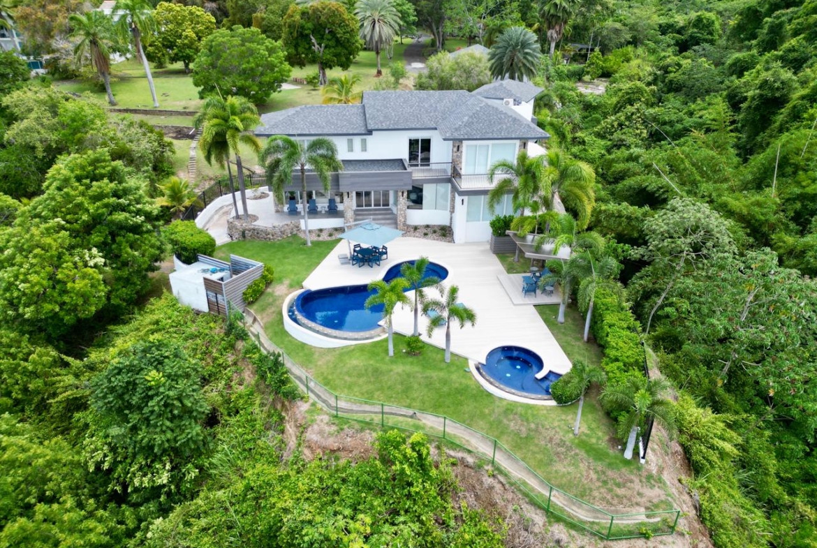 LAS GUÍAS DE ORIENTE – CHUMICO REDONDO ESTATE FRENTE AL MAR