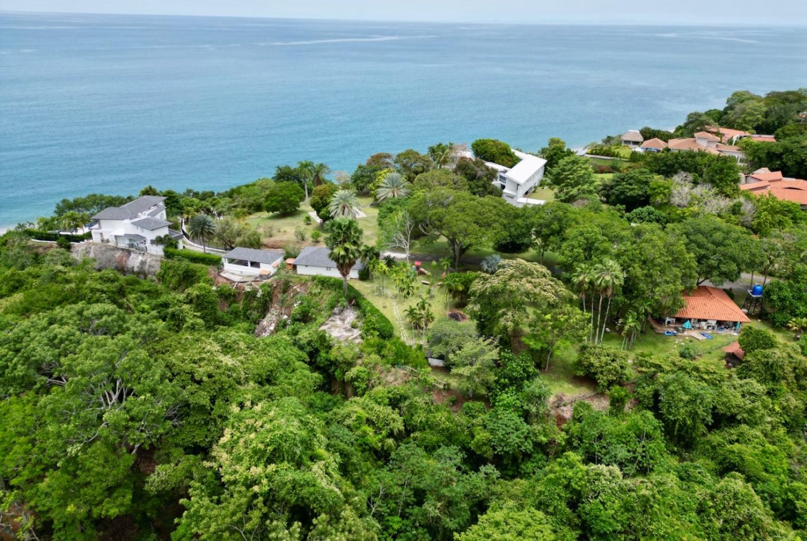 LAS GUÍAS DE ORIENTE – CHUMICO REDONDO ESTATE FRENTE AL MAR