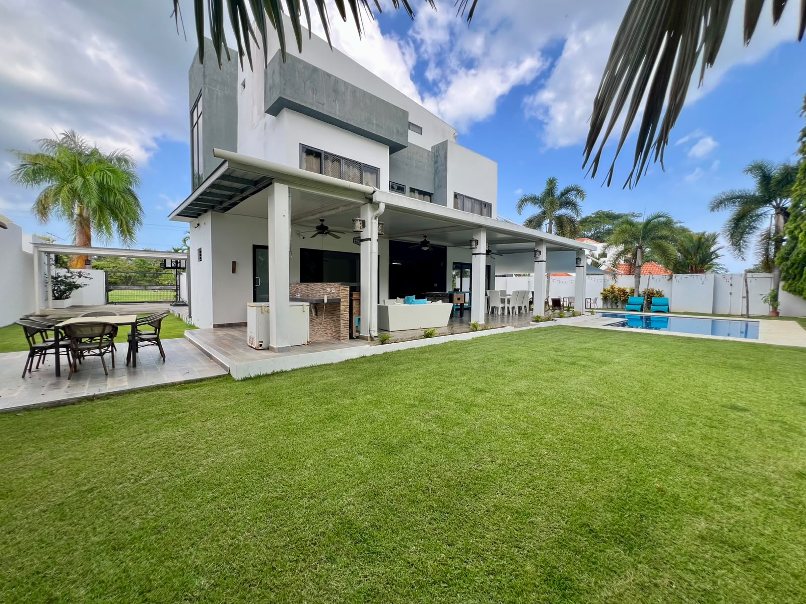 PLAYA BLANCA QUINTAS DEL SOL CASA DE 6 RECÁMARAS EN VENTA
