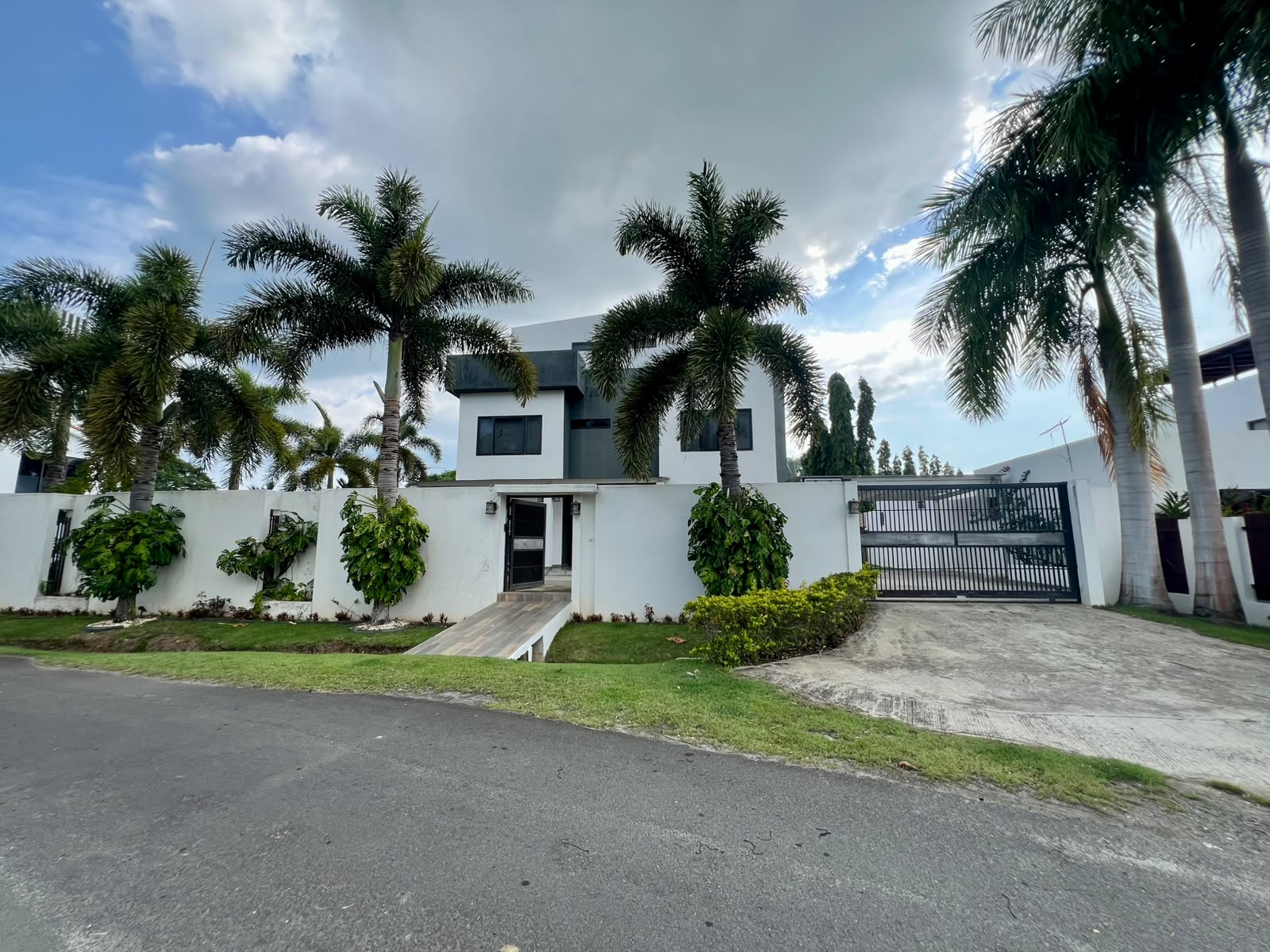 PLAYA BLANCA QUINTAS DEL SOL CASA DE 6 RECÁMARAS EN VENTA