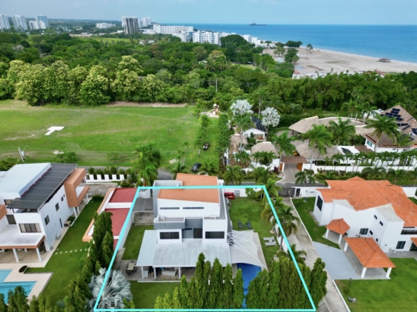 PLAYA BLANCA QUINTAS DEL SOL CASA DE 6 RECÁMARAS EN VENTA