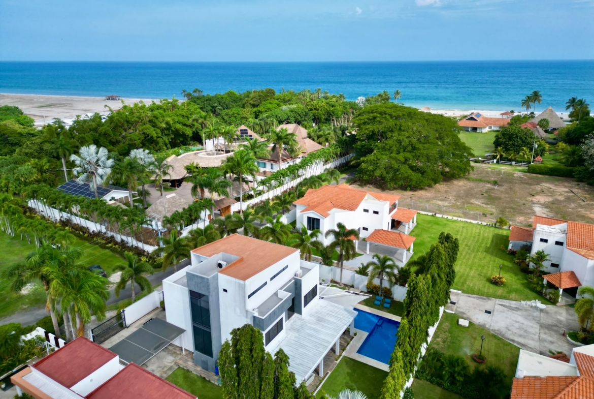 PLAYA BLANCA QUINTAS DEL SOL CASA DE 6 RECÁMARAS EN VENTA