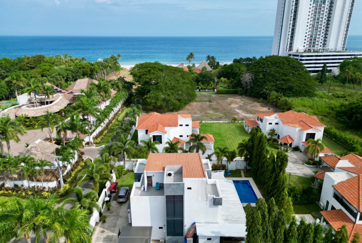 PLAYA BLANCA QUINTAS DEL SOL CASA DE 6 RECÁMARAS EN VENTA