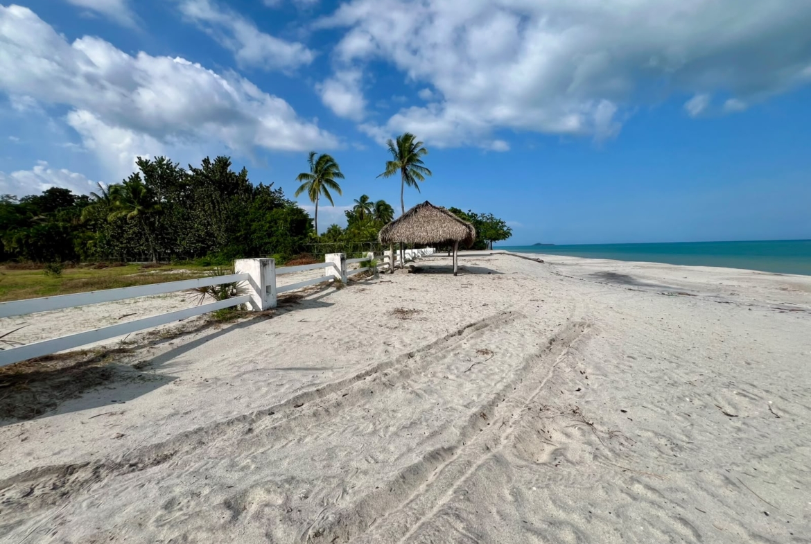 PLAYA BLANCA QUINTAS DEL SOL CASA DE 6 RECÁMARAS EN VENTA