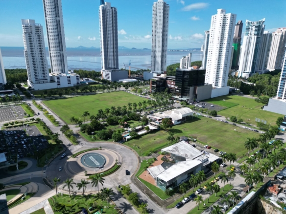 TERRENO COSTA DEL ESTE EN ESQUINA PARA DESARROLLO INMOBILIARIO 3